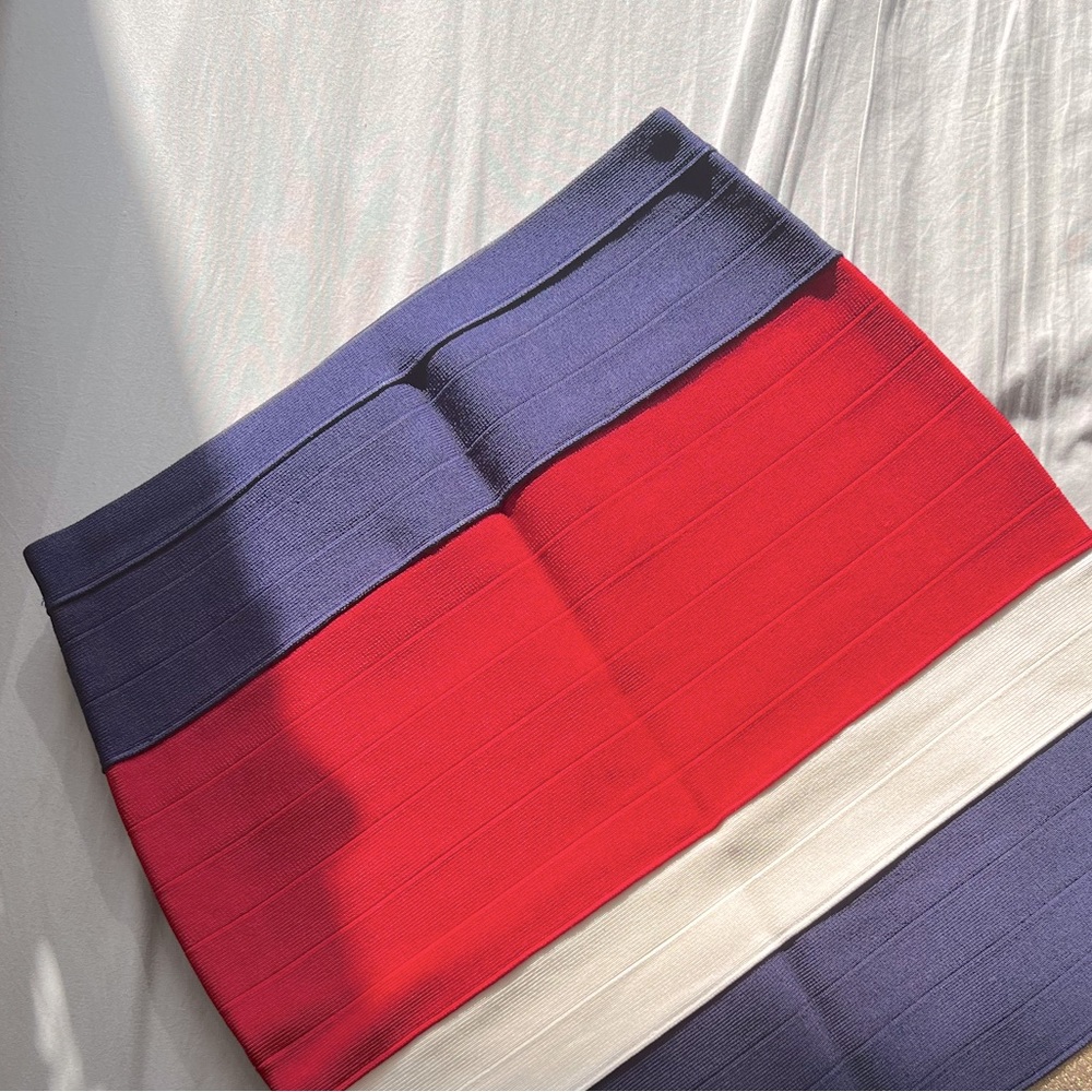 Free with purchase !!Guess skirt in size small